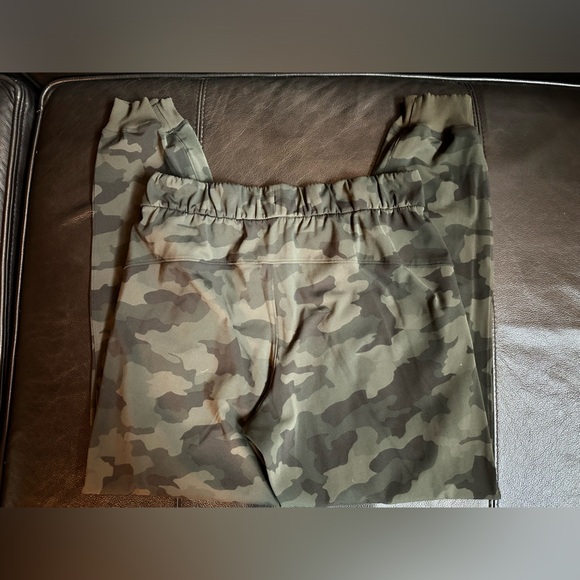 Lululemon On the Fly Jogger *Luxtreme - Incognito Camo Multi Grey - Picture 5 of 9